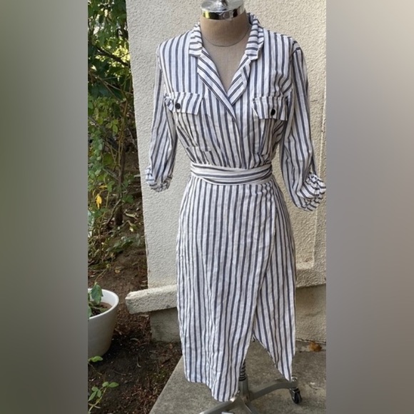 MAJORELLE 100% linen stunning blue and white Yuma striped wrap around dress - Picture 4 of 15